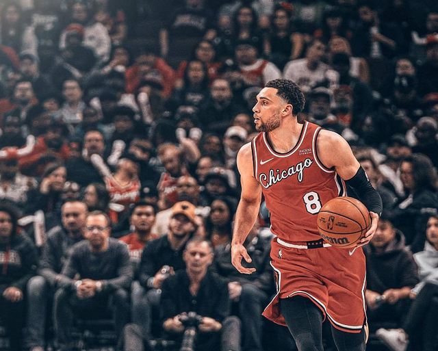 九游会免费直播赛事 -芝加哥公牛圣帕特里克节球衣